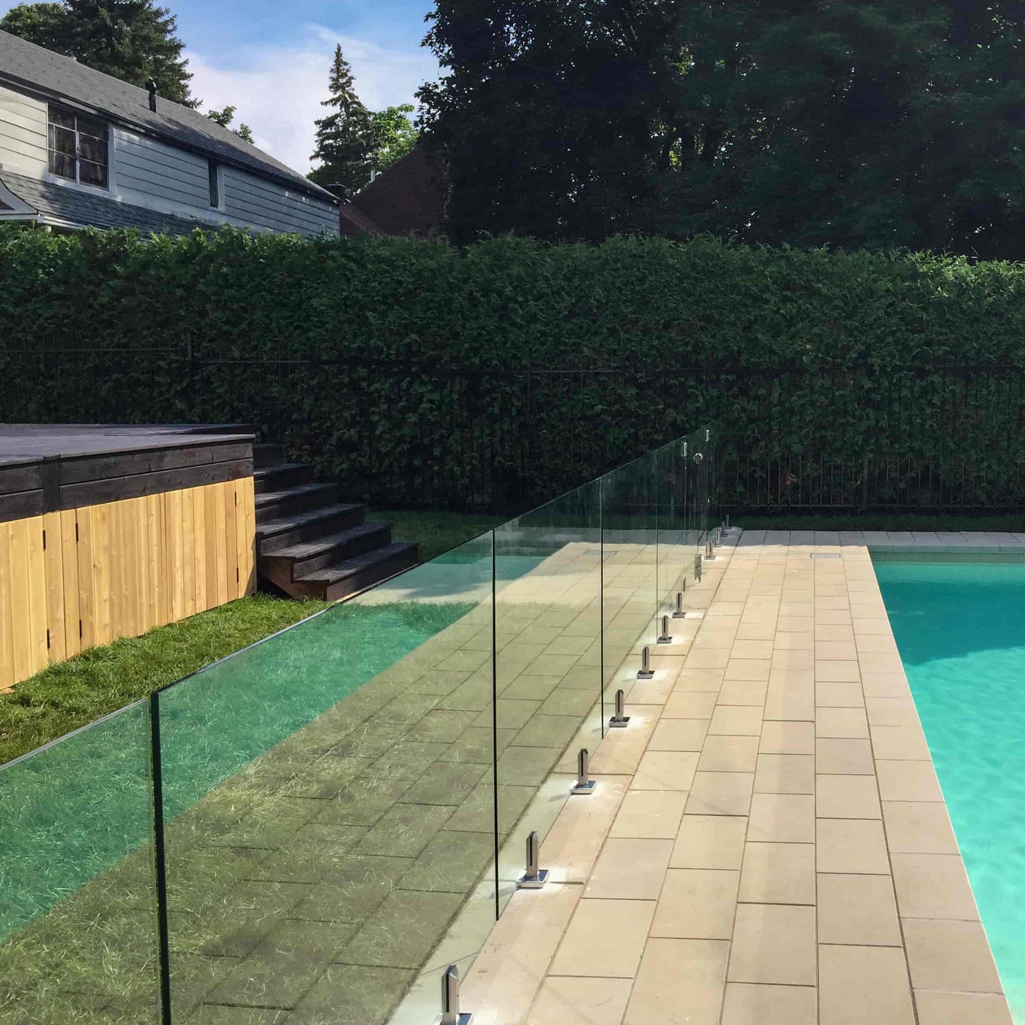 Glass railing staircase installation