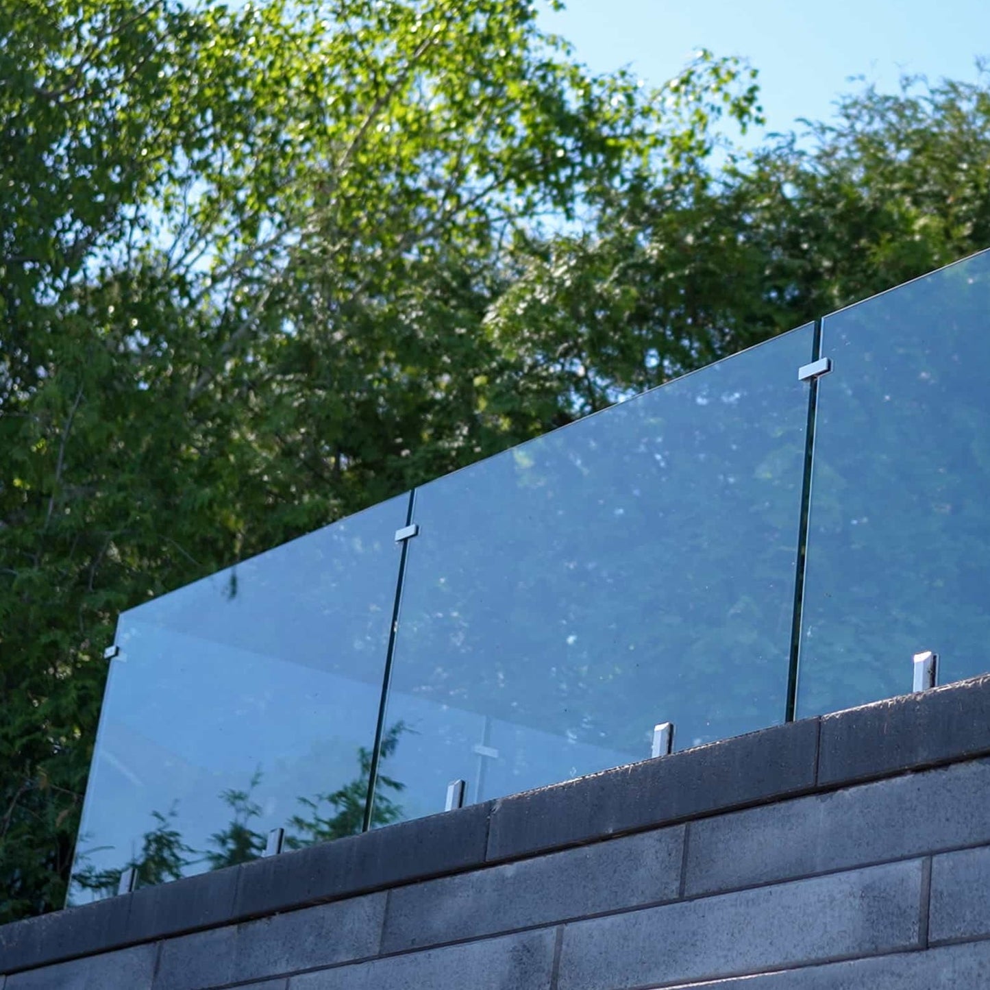 Glass railing balcony installation