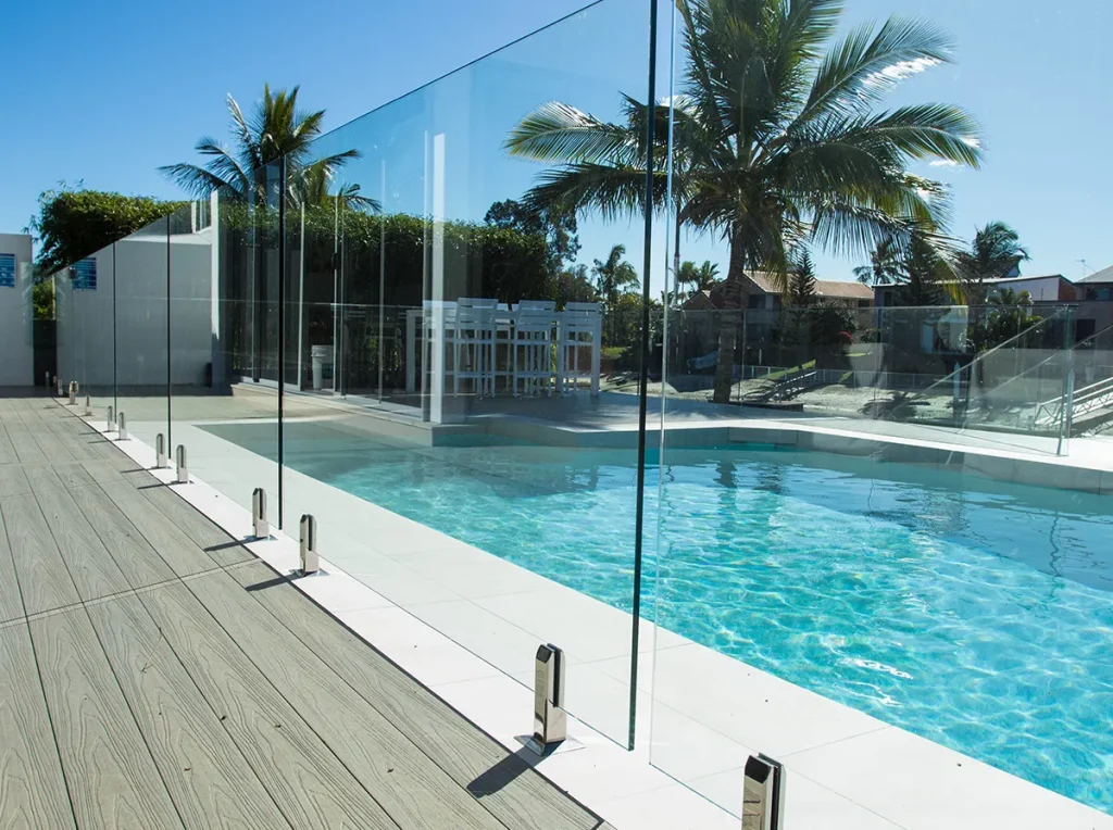 Frameless glass pool fence